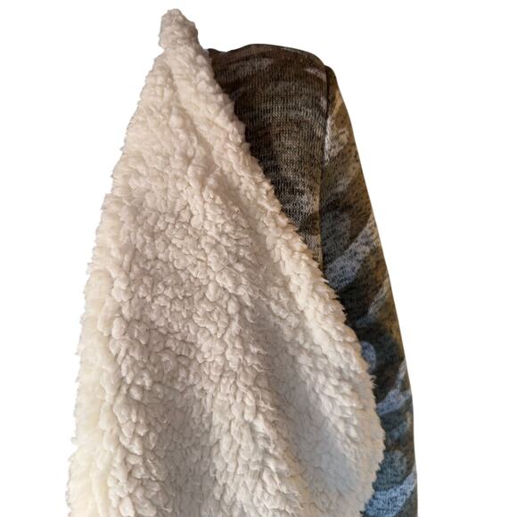 Derek Heart Camo Cardigan Soft Fuzzy Lining S NWOT - Picture 6 of 7